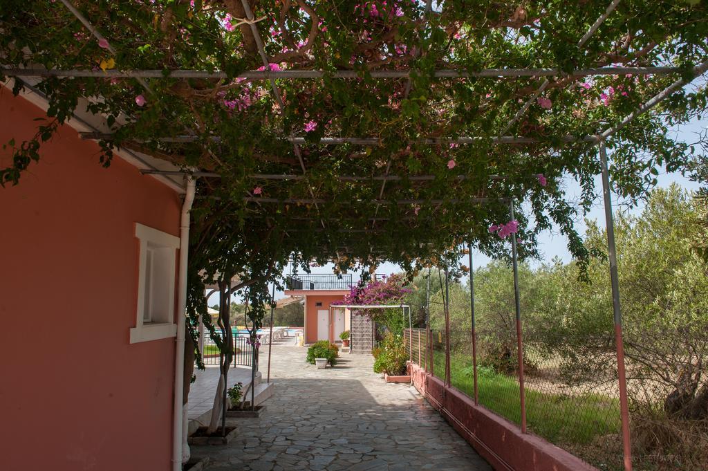 Paradise Studios Свороната Экстерьер фото